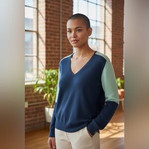 Todd& Duncan V-Neck Colorblock Sweater - Navy and Mint size small use